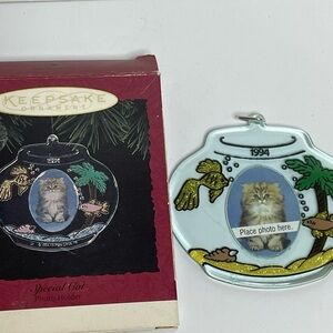 Vintage 1994 Hallmark Keepsake Christmas Ornament Special Cat Photo Holder